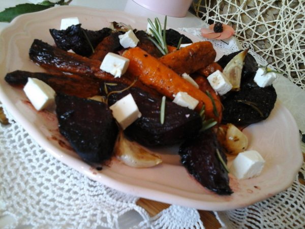 Fűszeres sült zöldség-feta sajttal és sült fokhagymával14