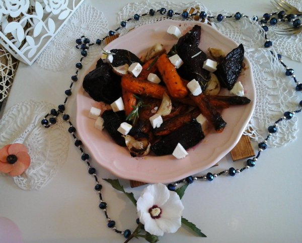 Fűszeres sült zöldség-feta sajttal és sült fokhagymával7