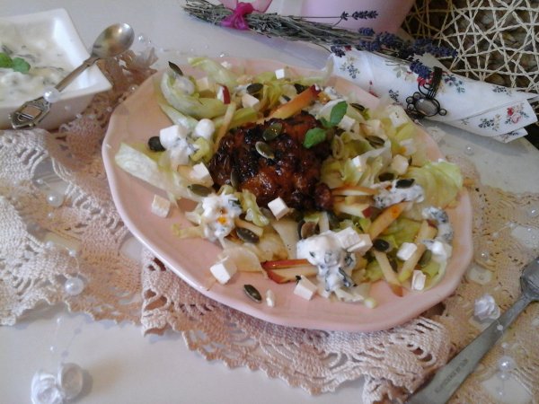 Kókuszolajban sült BBQ csirke-mentás joghurtos salátával-pirított tökmaggal3