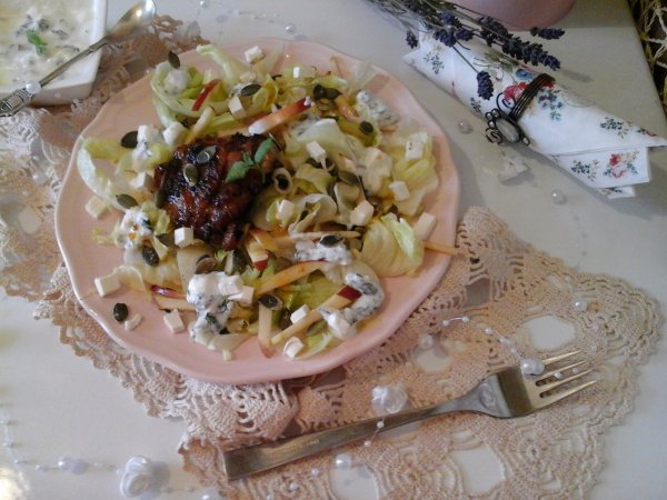 Kókuszolajban sült BBQ csirke-mentás joghurtos salátával-pirított tökmaggal4