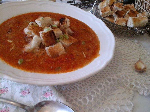 Nagyi köménymaglevese csurgatott tojással és pirított zsemlekockával10