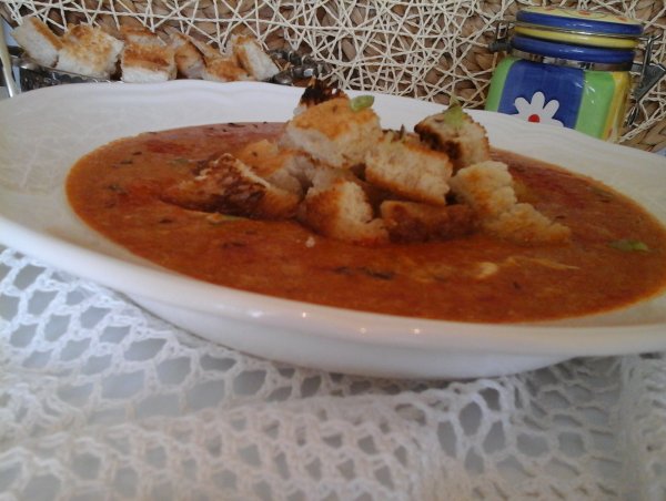 Nagyi köménymaglevese csurgatott tojással és pirított zsemlekockával11