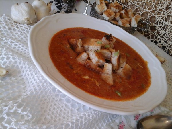 Nagyi köménymaglevese csurgatott tojással és pirított zsemlekockával4