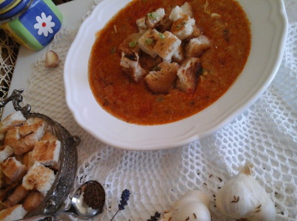 Nagyi köménymaglevese csurgatott tojással és pirított zsemlekockával8