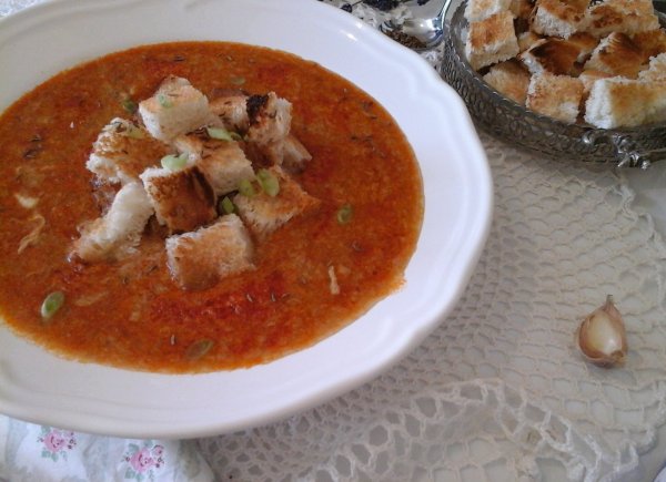 Nagyi köménymaglevese csurgatott tojással és pirított zsemlekockával9