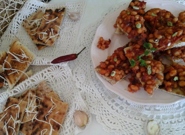 Paradicsomos babos szendvics-joghurtos csicseriborsó lepénykenyérrel vagy pirítóssal6