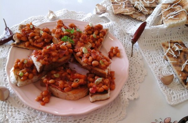 Paradicsomos babos szendvics-joghurtos csicseriborsó lepénykenyérrel vagy pirítóssal7