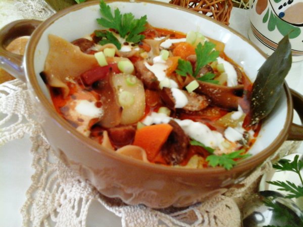 Pikáns joghurtos kolbászos lebbencsleves11