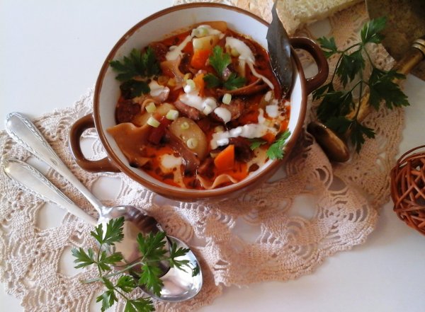 Pikáns joghurtos kolbászos lebbencsleves12