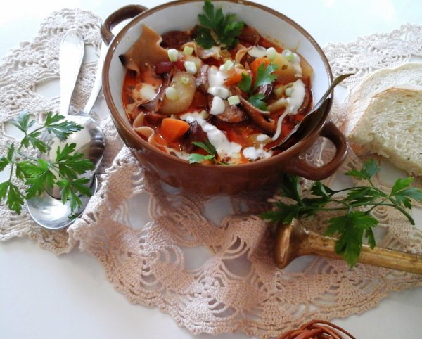 Pikáns joghurtos kolbászos lebbencsleves8