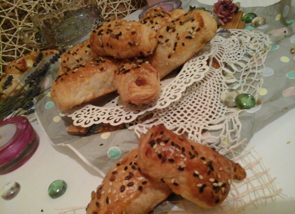 Sajttal, pikáns grillkolbásszal töltött falatkák4