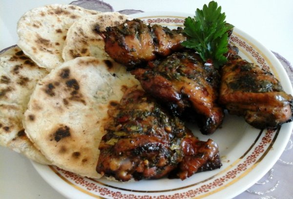 Jamaicai Jerk csirke-jalapeno lepény kenyérrel1