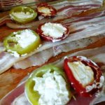 Pikáns baconos csirkemell-fetával töltött paprikával és salátával3