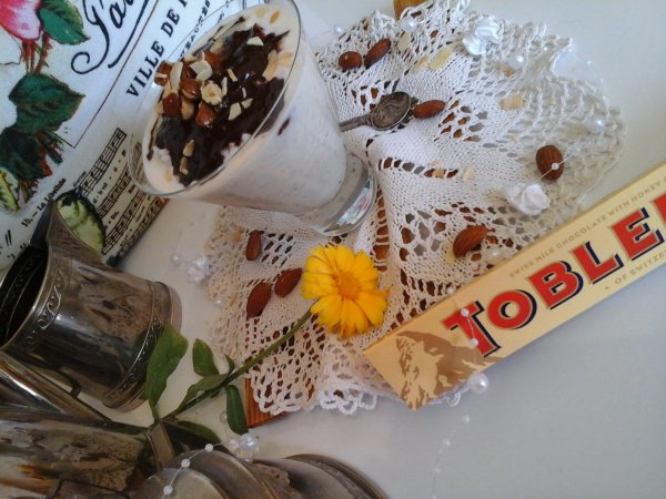 Toblerone csokoládés vaníliás rizs-pirított mézes sós mandulával