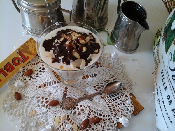 Toblerone csokoládés vaníliás rizs-pirított mézes sós mandulával1