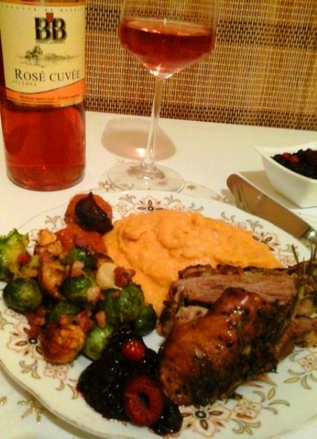 Hálaadási sült pulykacomb-Édes burgonyapürével-Gesztenyés kelbimbóval Erdei gyümölcsös áfonya szósszal1