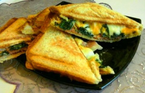 Spenótos grillezett sajtos szendvics-Fekete erdei sonkával