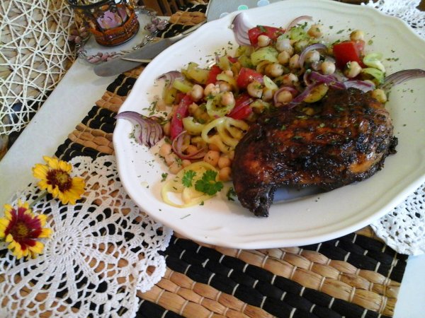 Szaftos hétfűszeres sült csirke-csicseriborsó salátával3