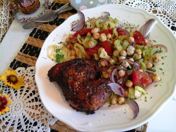 Szaftos hétfűszeres sült csirke-csicseriborsó salátával6