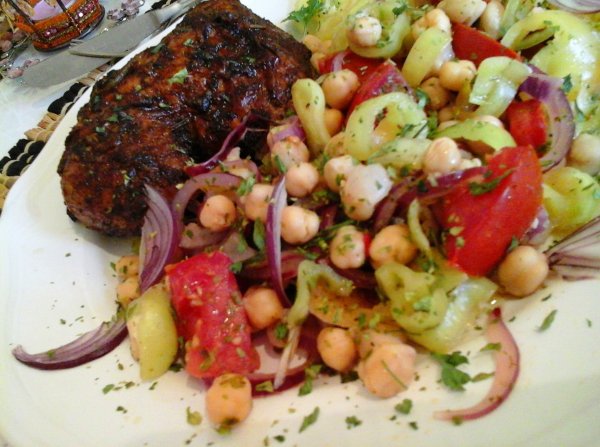 Szaftos hétfűszeres sült csirke-csicseriborsó salátával8