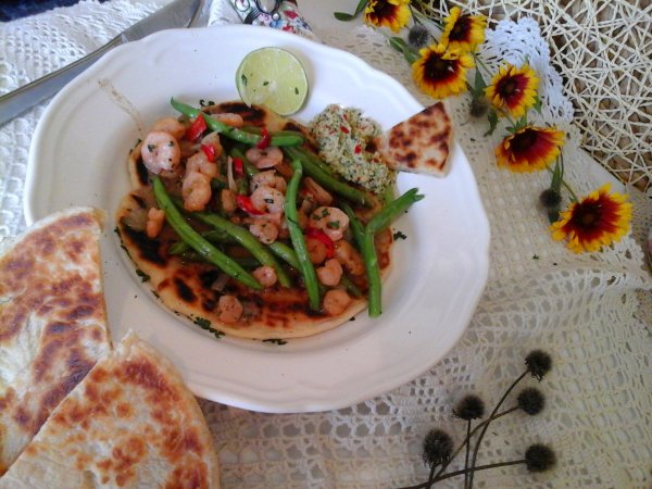 Zöldbabos rák kókuszos mártogatóssal és Naan kenyérrel