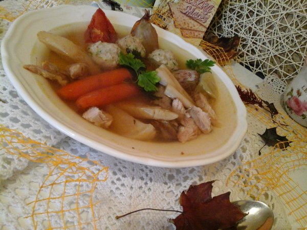 Zöldséges pulykanyakleves maceszgombóccal