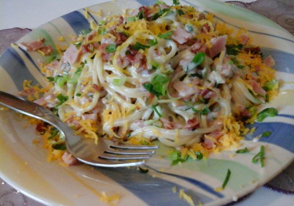 Baconos-sonkás tejszínes spaghetti alla carbonara2