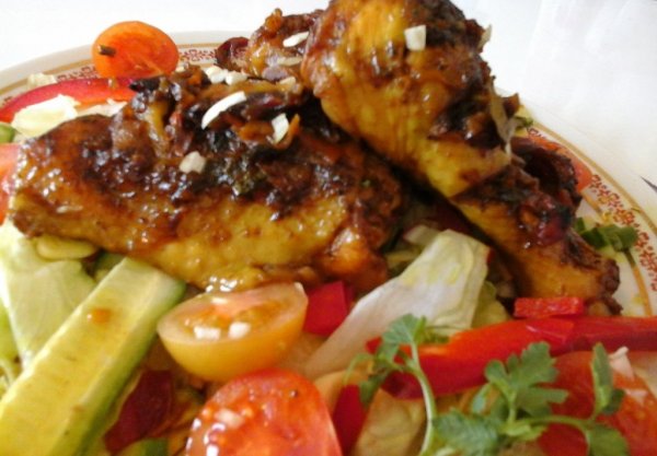 thai barbecue currys sült csirke-salátával