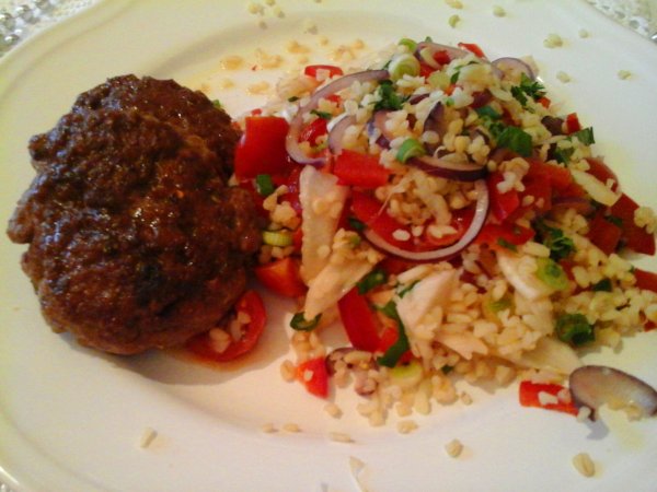 Bulgur saláta narancsos öntettel és húspogácsával6