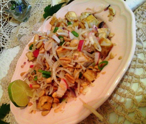 Sült tofu zöldséges rizstésztával pirított mogyoróval12