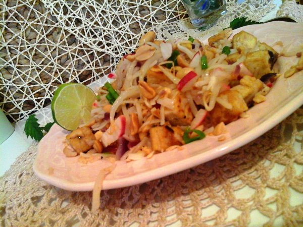 Sült tofu zöldséges rizstésztával pirított mogyoróval16