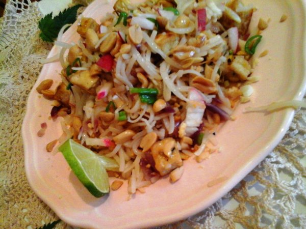 Sült tofu zöldséges rizstésztával pirított mogyoróval22