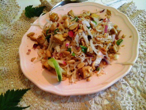 Sült tofu zöldséges rizstésztával pirított mogyoróval4