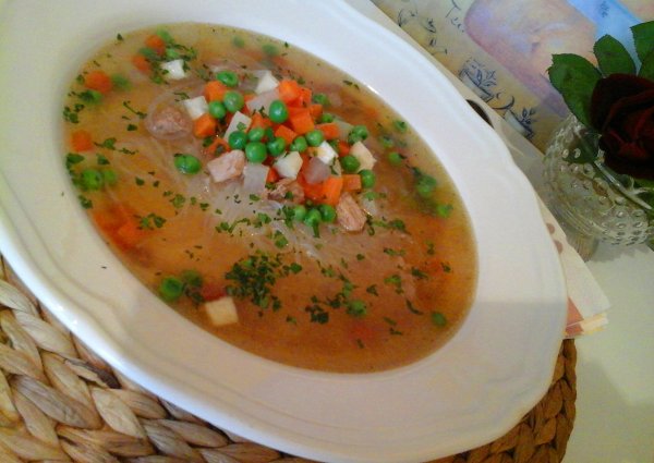 Gyömbéres jérceleves zöldséggel és rizstésztával10