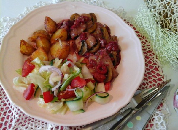 Málnás csirke szeletek-citromos vinaigrette salátával és steak burgonyával1