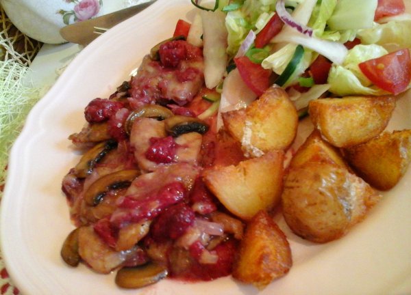 Málnás csirke szeletek-citromos vinaigrette salátával és steak burgonyával3