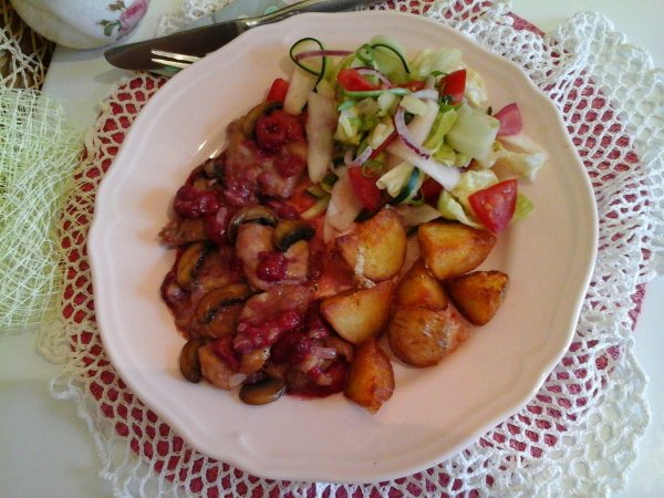 Málnás csirke szeletek-citromos vinaigrette salátával és steak burgonyával4