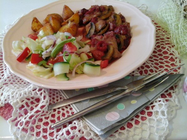 Málnás csirke szeletek-citromos vinaigrette salátával és steak burgonyával6