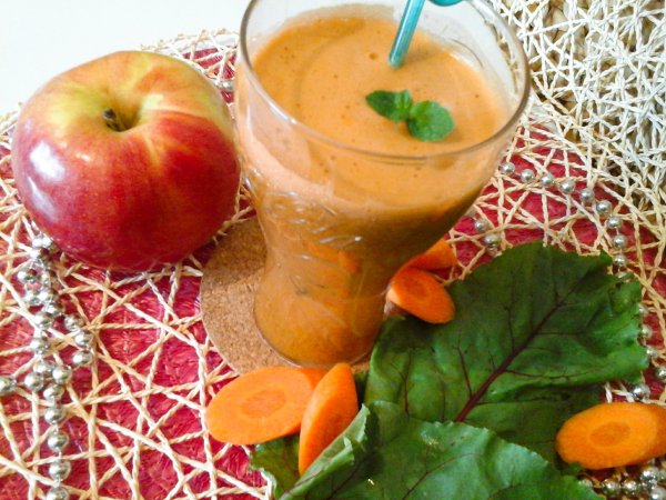 Almás-sárgarépás smoothie