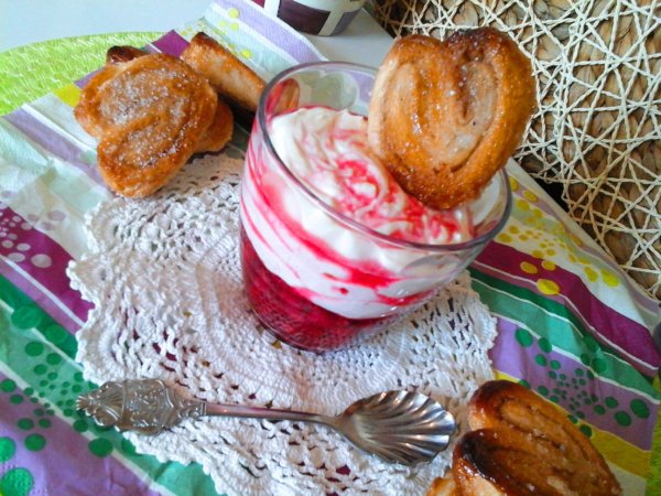 Fahéjas szívecskék-ribizlis mascarpone krémmel3