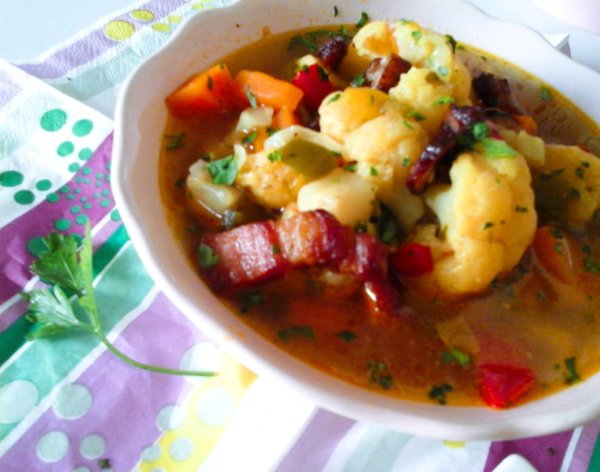 Kurkumás-joghurtos karfiolleves-pirított baconnel6