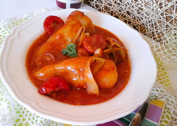 Töltött paprika és húsgombócok-paradicsommártással