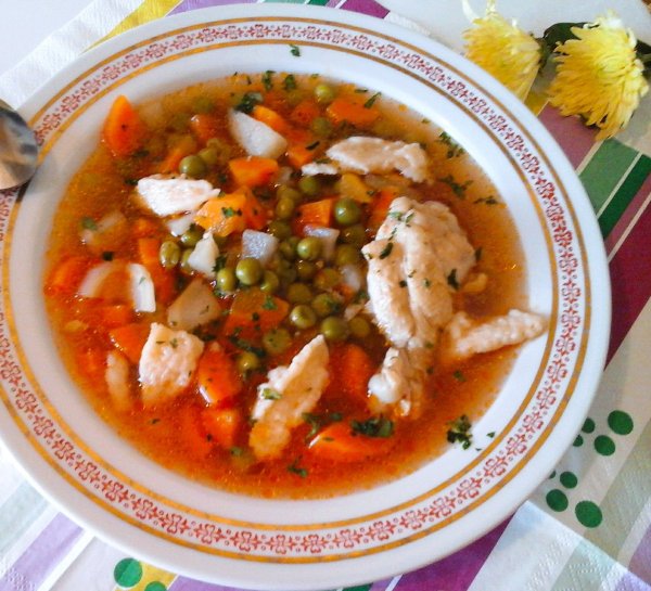 Zöldborsóleves csirkehússal és vajgaluskával2