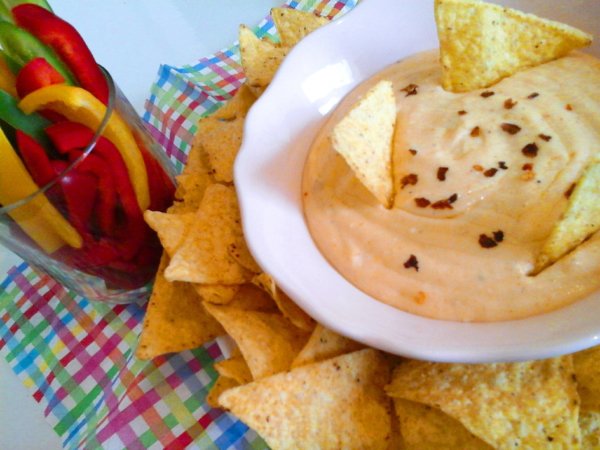 hazi-sajtszosz-nacossal-es-zoldsegekkel1