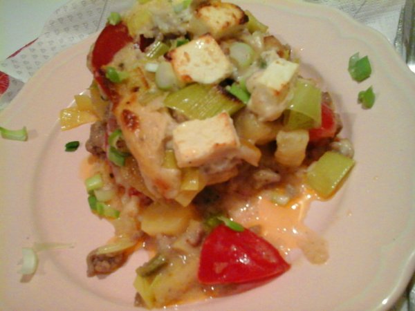 feta-sajtos-rakott-porehagymas-husos-egytaletel-besamelmartassal3