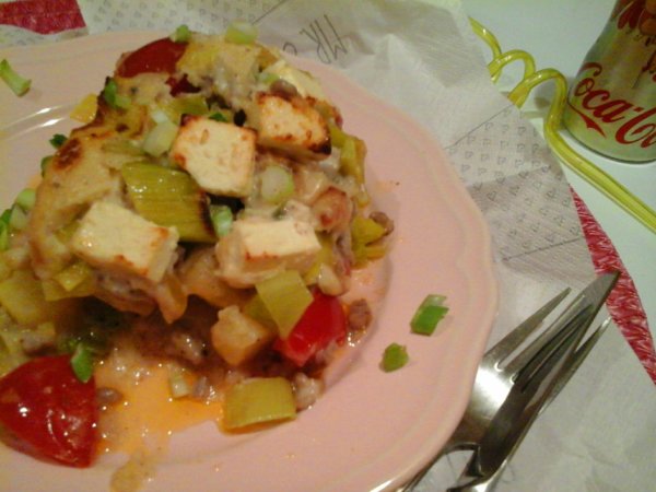 feta-sajtos-rakott-porehagymas-husos-egytaletel-besamelmartassal4