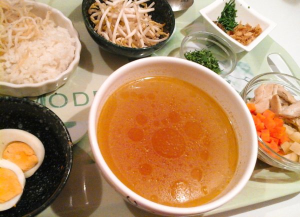 kurkumas-gyomberes-csirkehusleves-beledobalos-feltettel-es-rizsteszta-popcornnal5