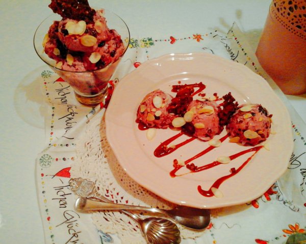 gyumolcsos-desszert-karamell-szosszal-mandula-pehellyel-es-grillazzsal1