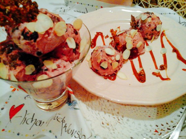 gyumolcsos-desszert-karamell-szosszal-mandula-pehellyel-es-grillazzsal3